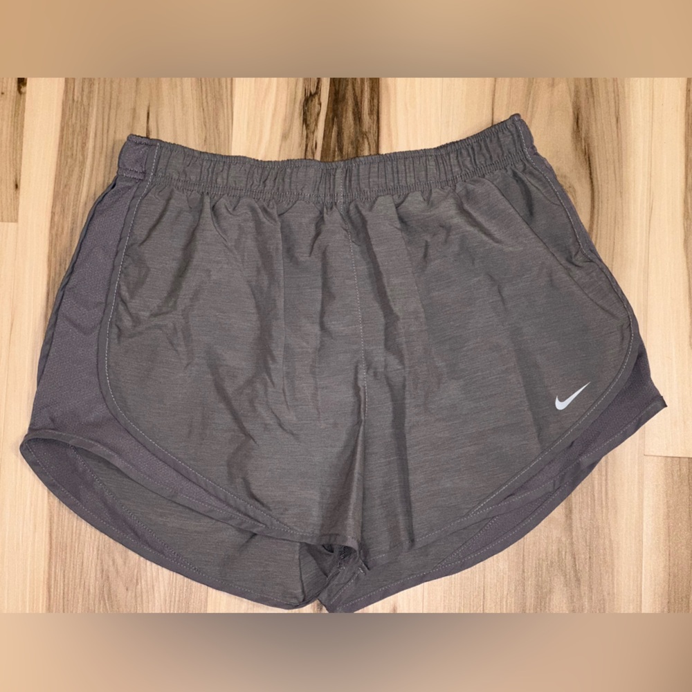 Gray Dry Tempo Nike Women’s shorts. Size large